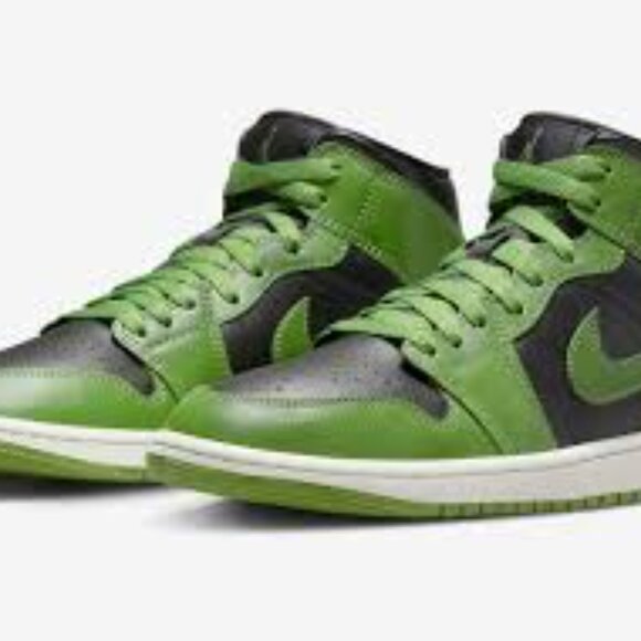 Air Jordan 1 Mid Sneaker - Picture 2 of 8